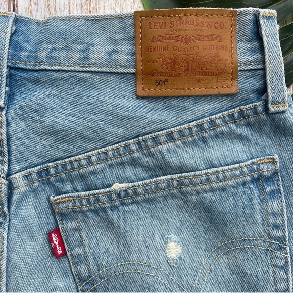 Levi’s Premium Distressed Jean Shorts Size 26 - Picture 9 of 9